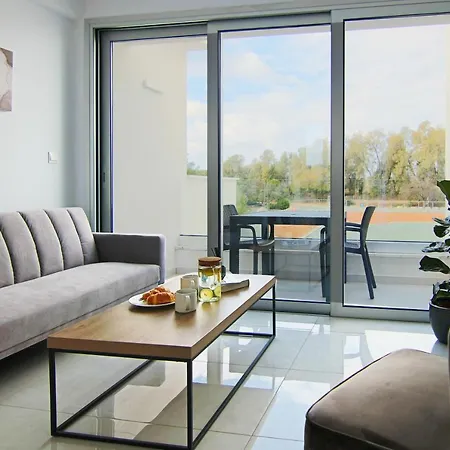 Phaedrus Living - Seaside Executive Flat Harbour 202