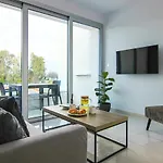 Phaedrus Living - Seaside Executive Flat Harbour 202