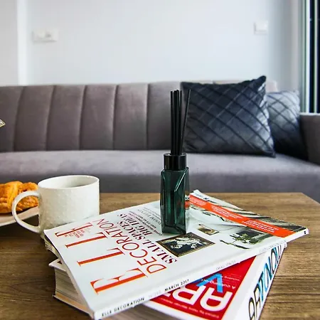 Phaedrus Living - Seaside Executive Flat Harbour 202 *