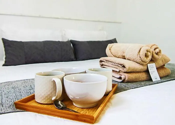 Phaedrus Living - Seaside Executive Flat Harbour 202 *