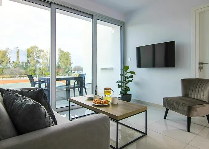 Phaedrus Living - Seaside Executive Flat Harbour 202