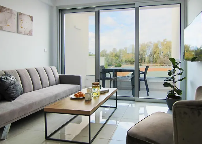 Phaedrus Living - Seaside Executive Flat Harbour 202