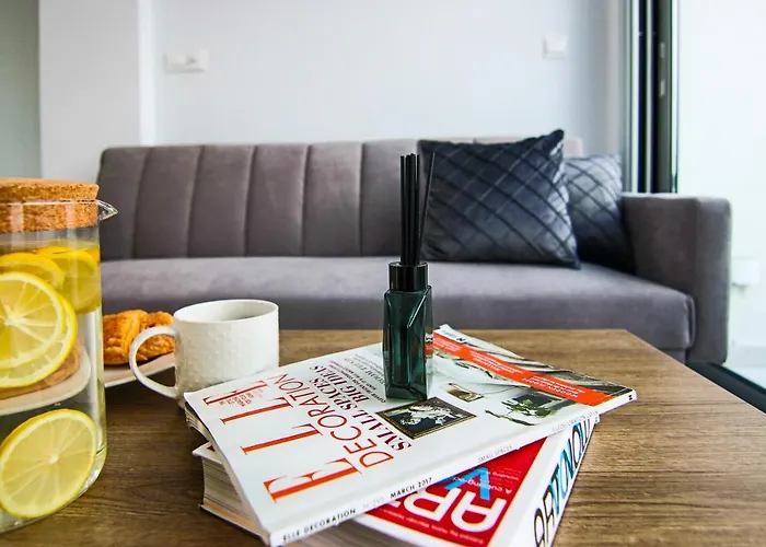 Phaedrus Living - Seaside Executive Flat Harbour 202 *