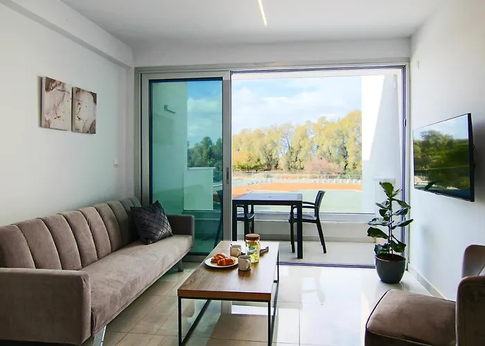 Phaedrus Living - Seaside Executive Flat Harbour 202